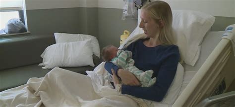 Mother delivers own baby thanks to Missouri 911 dispatcher's help